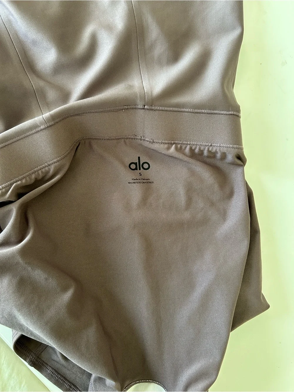 ALO Yoga Airlift Down the Line Tennis Skirt in Raisinette